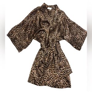 Andres 100% silk robe in small medium beautiful leopard print